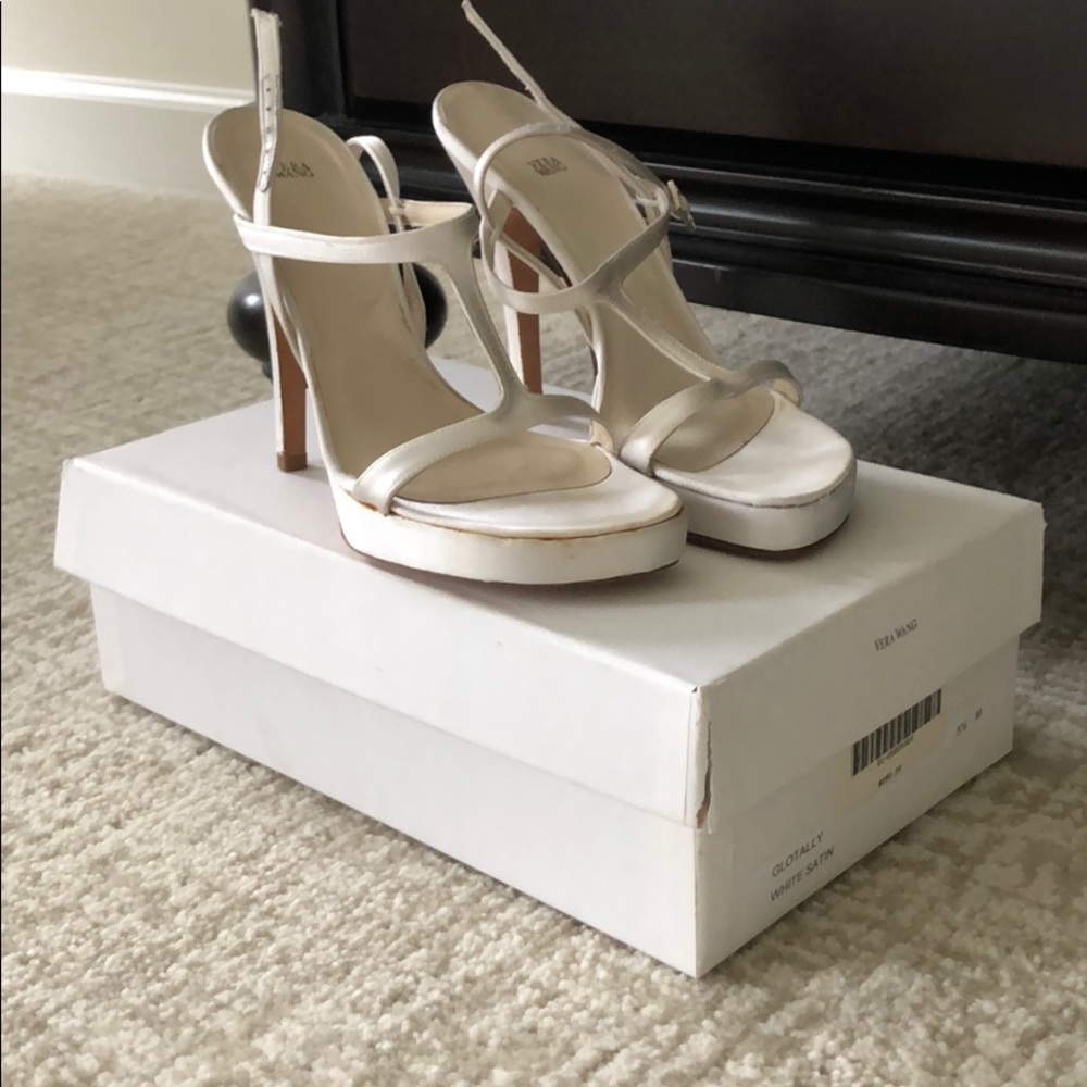 White Satin VERA WANG heels!  Size 5 1/2!